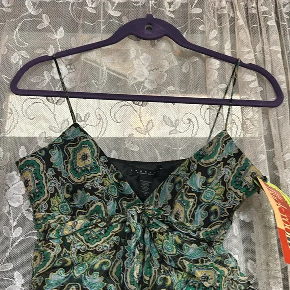 Laundry size Small / silk /new beautiful lightweight summer spaghetti strap tank - Picture 3 of 6